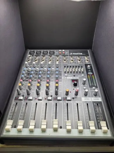 Mackie - PROFX8